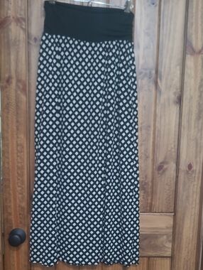 Black & White Diamond Print Maxi Skirt. AB Studio. Size M